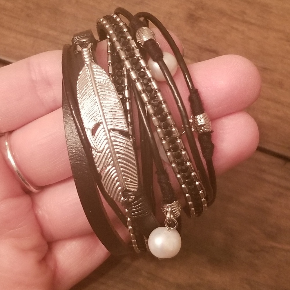 New never worn Jenia fashion bracelt